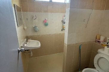 3-Storey Terraced House Renovated Unit