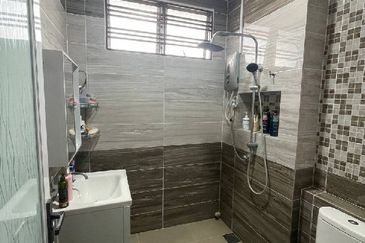 3-Storey Terraced House Renovated Unit