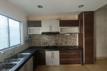 FREEHOLD SHAH ALAM | 2 Storey Intermediate Bukit Subang U16 Shah Alam