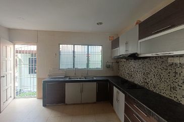 FREEHOLD SHAH ALAM | 2 Storey Intermediate Bukit Subang U16 Shah Alam