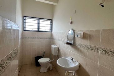 CORNER Double Storey Terrace , Taman Alam Perdana, Shah Alam