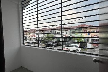 CORNER Double Storey Terrace , Taman Alam Perdana, Shah Alam