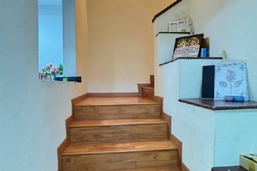 Jalan Putra Bistari 2/1S