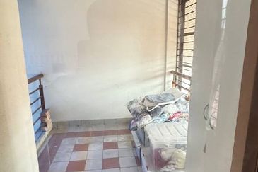 Jalan Putra Bistari 2/1S