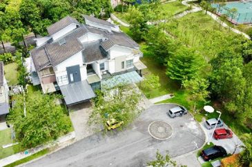 Big Land Size Semi-D End Lot, Mezzo, Bukit Jelutong, Shah Alam