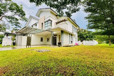 Big Land Size Semi-D End Lot, Mezzo, Bukit Jelutong, Shah Alam