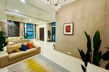 Big Land Size Semi-D End Lot, Mezzo, Bukit Jelutong, Shah Alam