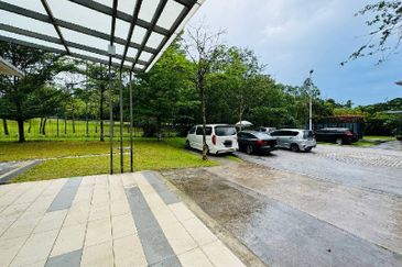 Big Land Size Semi-D End Lot, Mezzo, Bukit Jelutong, Shah Alam