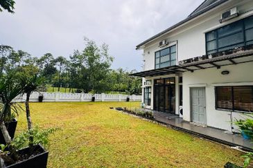 Big Land Size Semi-D End Lot, Mezzo, Bukit Jelutong, Shah Alam