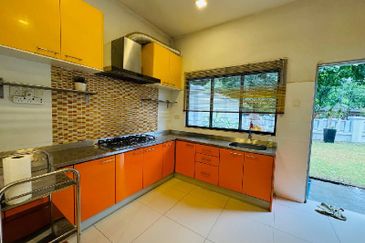 Big Land Size Semi-D End Lot, Mezzo, Bukit Jelutong, Shah Alam