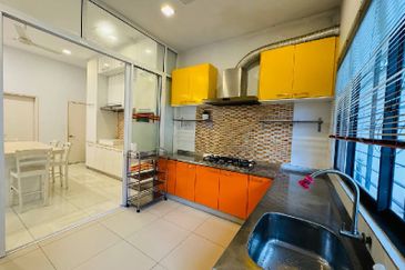 Big Land Size Semi-D End Lot, Mezzo, Bukit Jelutong, Shah Alam