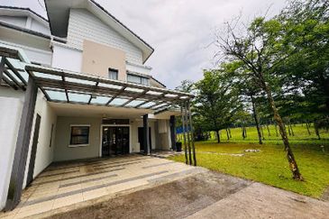 Big Land Size Semi-D End Lot, Mezzo, Bukit Jelutong, Shah Alam