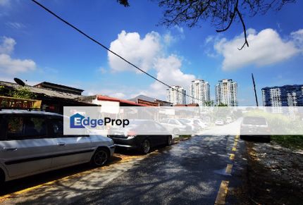 RENOVATED & FULLY EXTENDED Rumah Teres Setingkat 20x80sft Facing Open, Selangor, Petaling Jaya