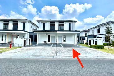 Persiaran Puncak Alam 1 