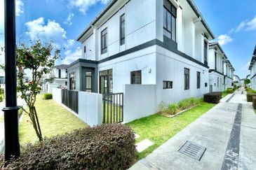 Persiaran Puncak Alam 1 