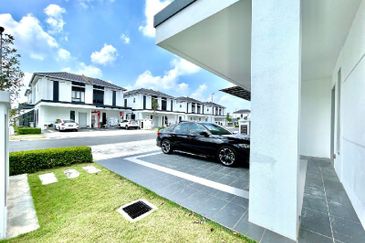 Persiaran Puncak Alam 1 