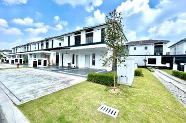 Persiaran Puncak Alam 1 