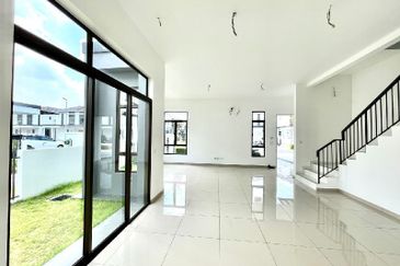 Persiaran Puncak Alam 1 