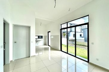 Persiaran Puncak Alam 1 