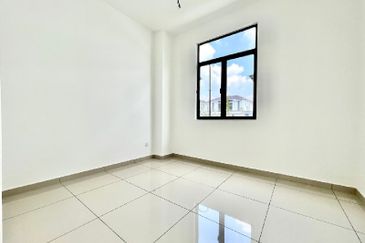 Persiaran Puncak Alam 1 