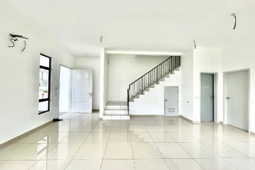 Persiaran Puncak Alam 1 