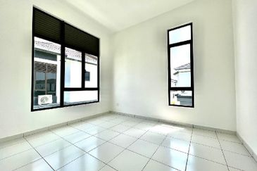 Persiaran Puncak Alam 1 