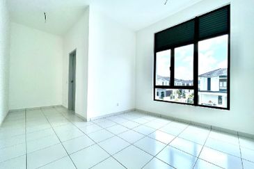 Persiaran Puncak Alam 1 