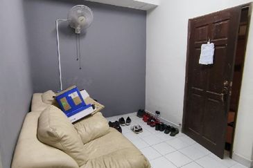 Jalan Spektrum U16 @ Taman Bukit Subang