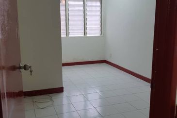 Jalan Spektrum U16 @ Taman Bukit Subang