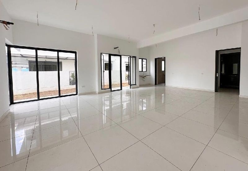 Reesia Elmina Garden