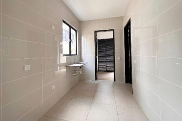 Reesia Elmina Garden