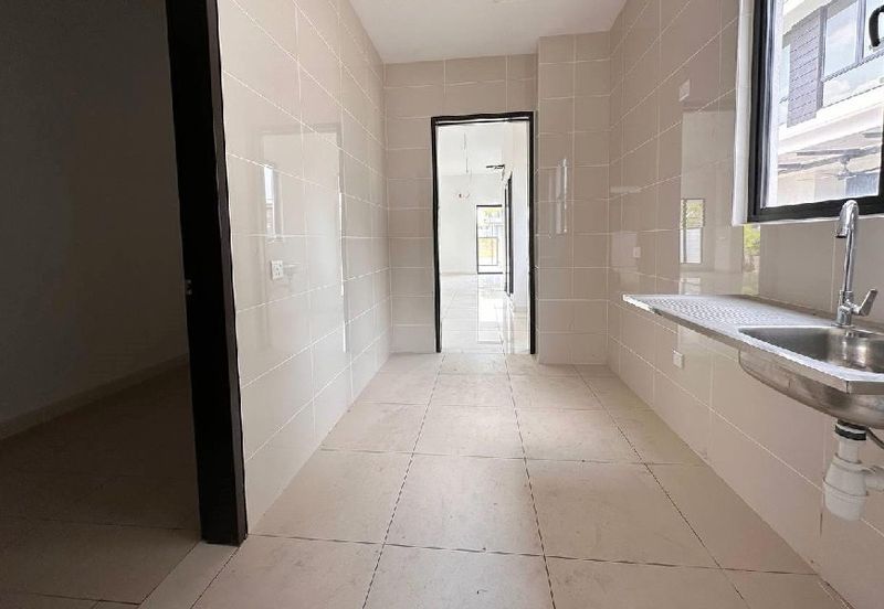 Reesia Elmina Garden