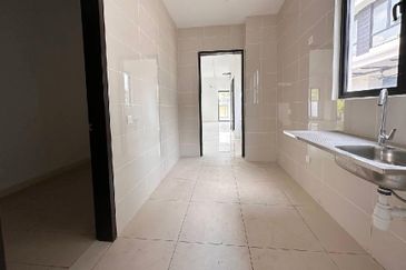 Reesia Elmina Garden