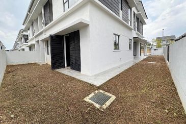 Reesia Elmina Garden