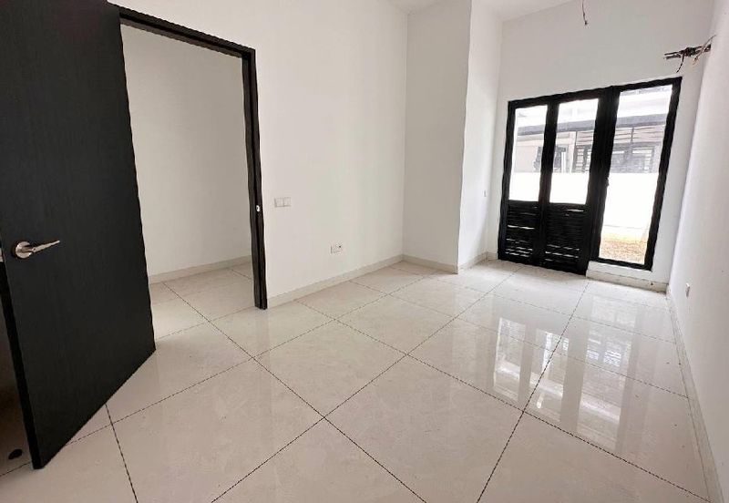 Reesia Elmina Garden