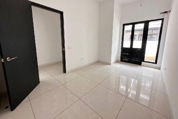 Reesia Elmina Garden