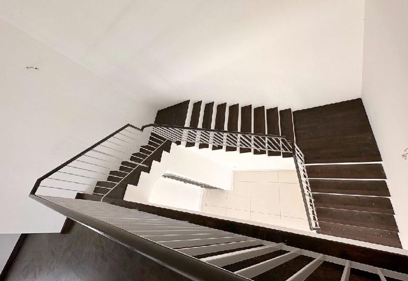 Reesia Elmina Garden