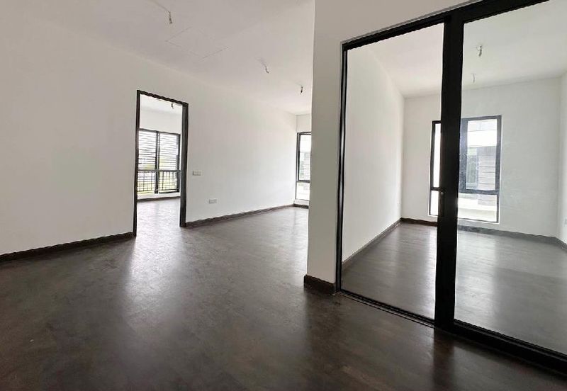 Reesia Elmina Garden