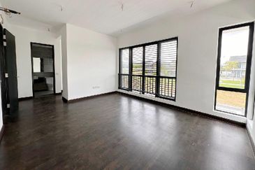 Reesia Elmina Garden