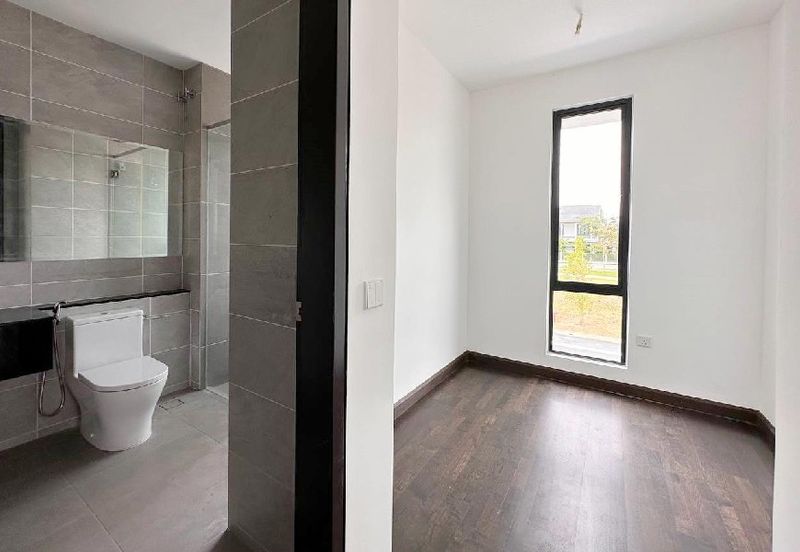 Reesia Elmina Garden