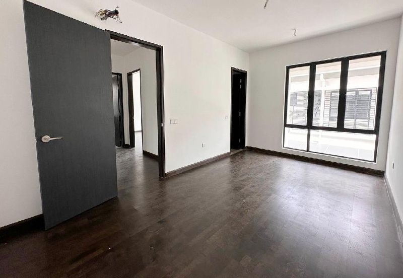 Reesia Elmina Garden