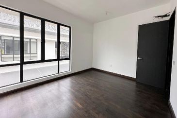 Reesia Elmina Garden