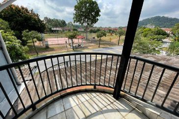 Persiaran Puncak Alam 1 