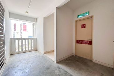 De Bayu Apartment @ Setia Alam