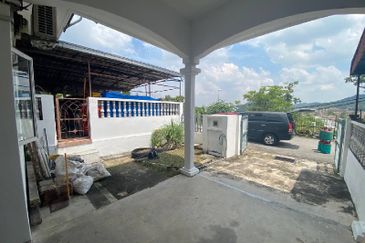 Persiaran Puncak Alam 1 