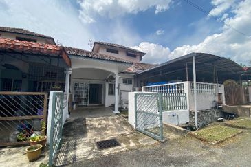 Persiaran Puncak Alam 1 