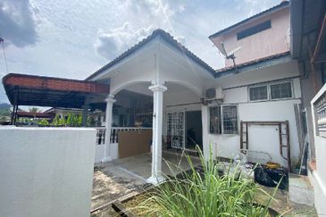 Persiaran Puncak Alam 1 