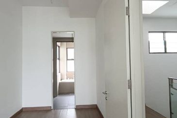 Lake Point Residence