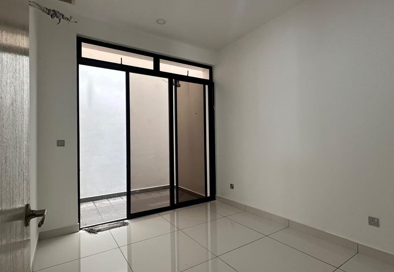 The Canal Garden South, Horizon Hills