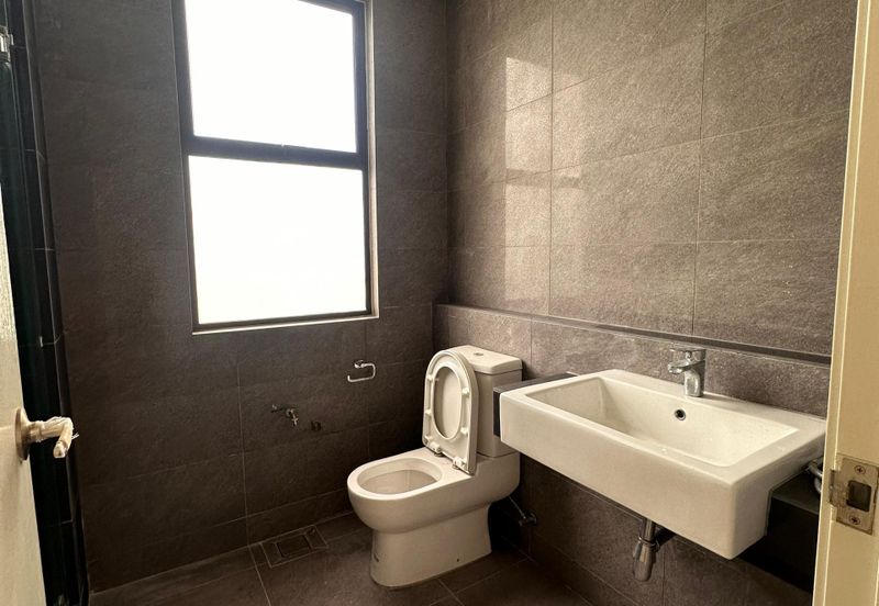 The Canal Garden South, Horizon Hills